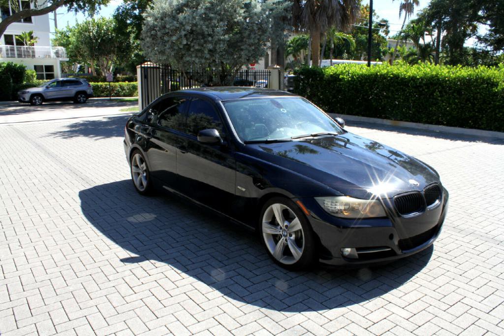 2011 BMW 3 Series Image 4