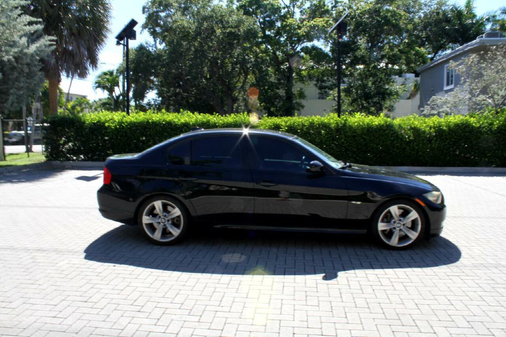 2011 BMW 3 Series Image 5