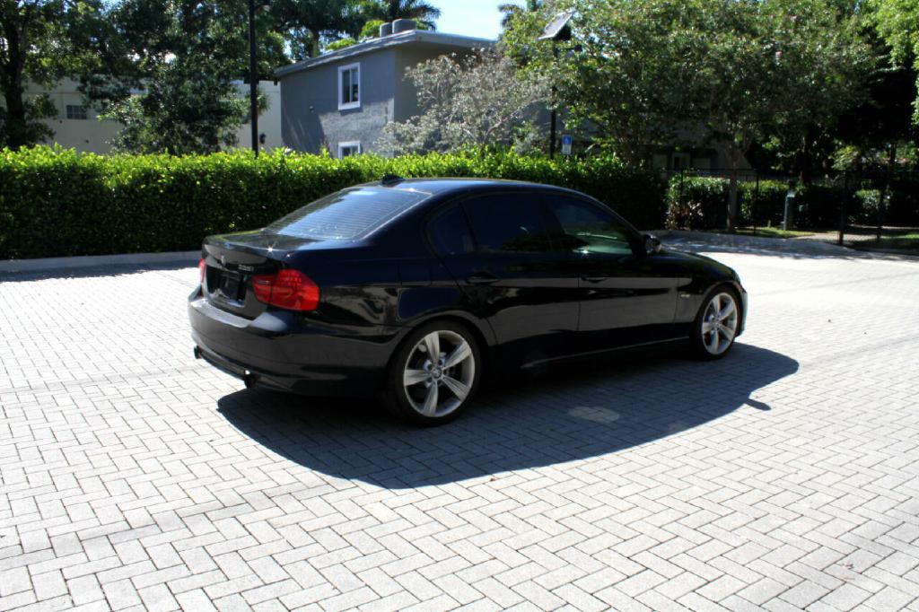 2011 BMW 3 Series Image 6