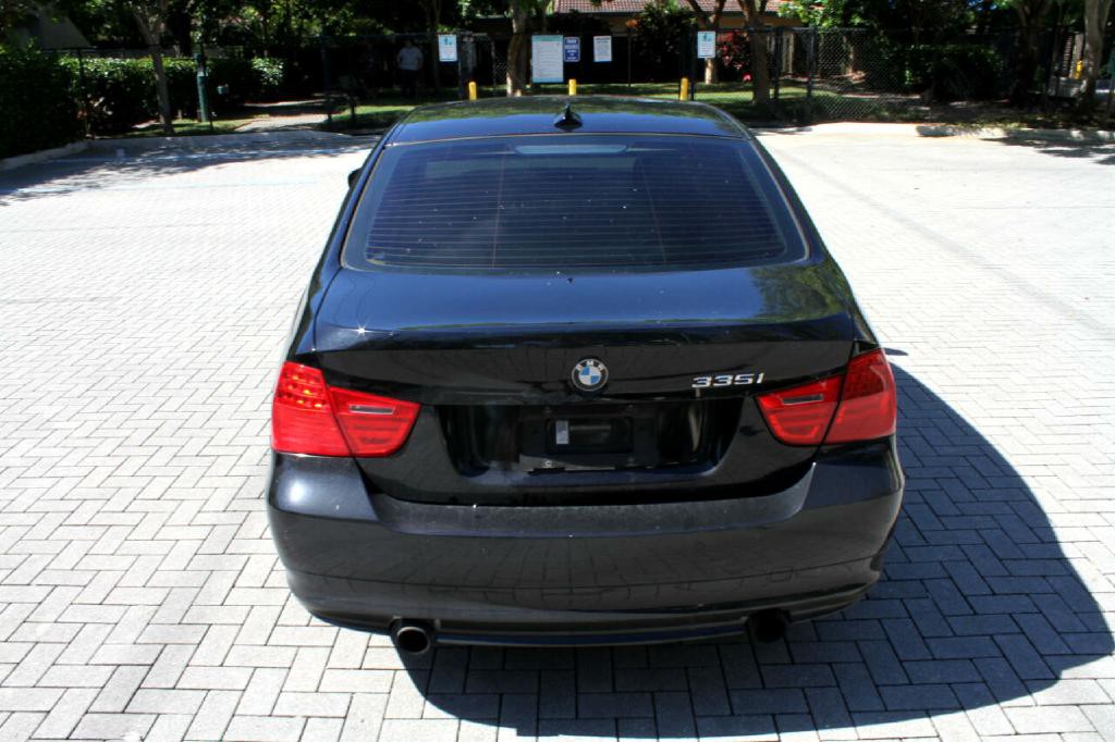 2011 BMW 3 Series Image 7