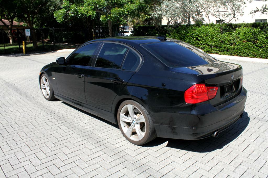 2011 BMW 3 Series Image 8