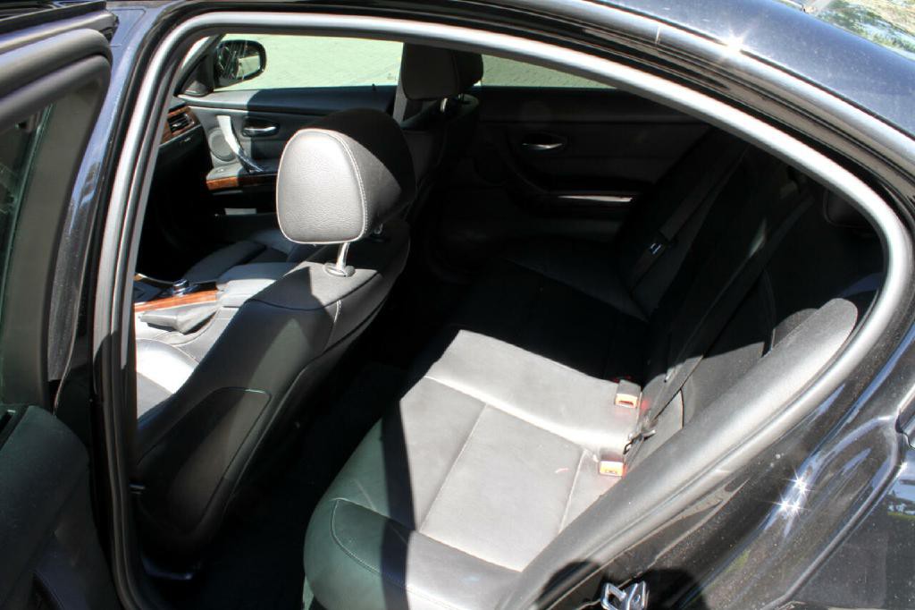 2011 BMW 3 Series Image 10