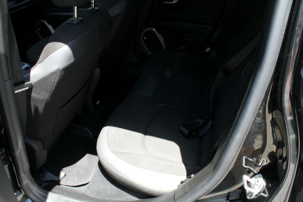 2016 Jeep Renegade Image 8