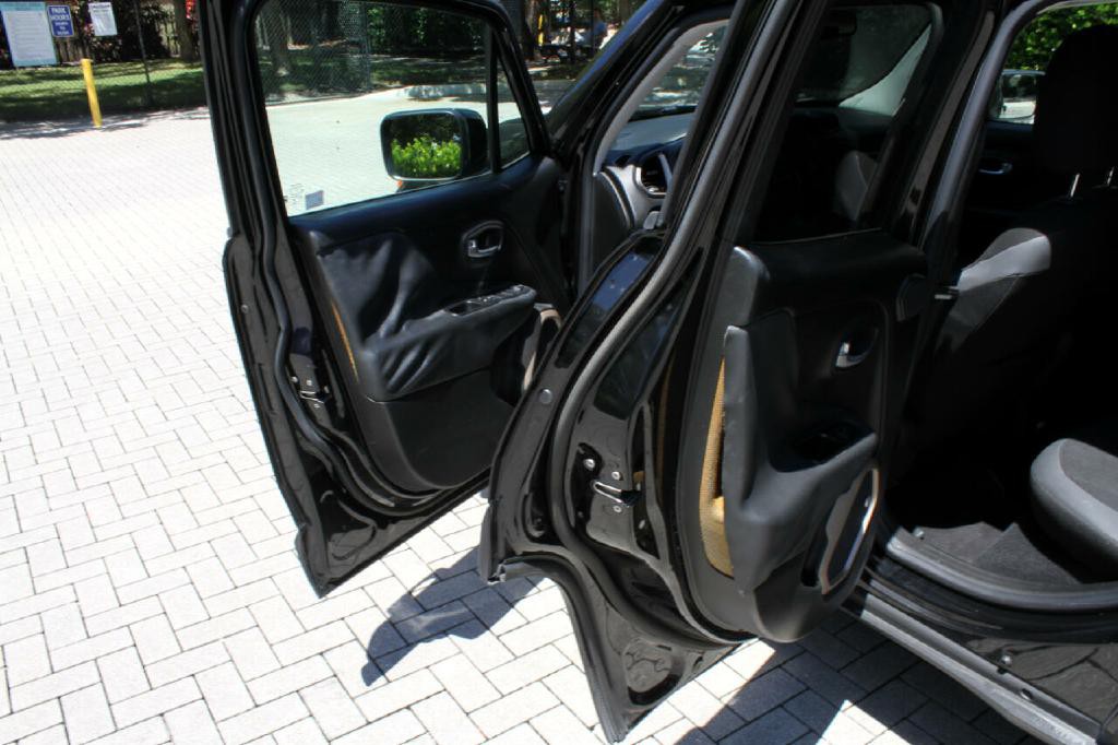2016 Jeep Renegade Image 9
