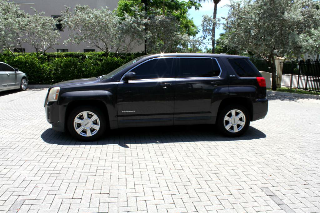 2016 GMC Terrain Image 2