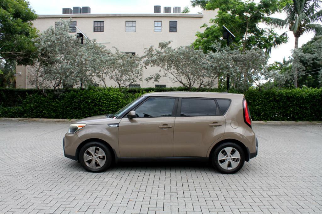 2016 Kia Soul Image 2