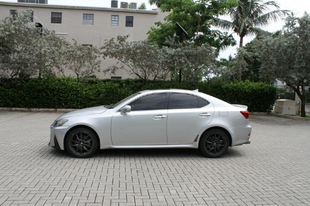 2010 Lexus IS Image 2