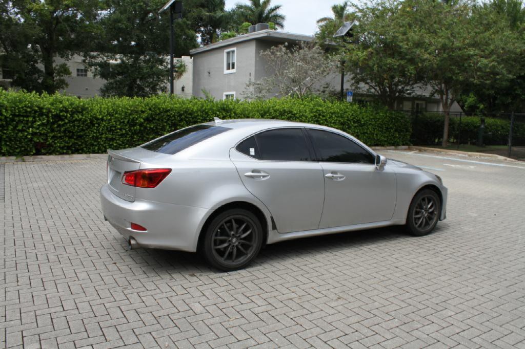 2010 Lexus IS Image 6
