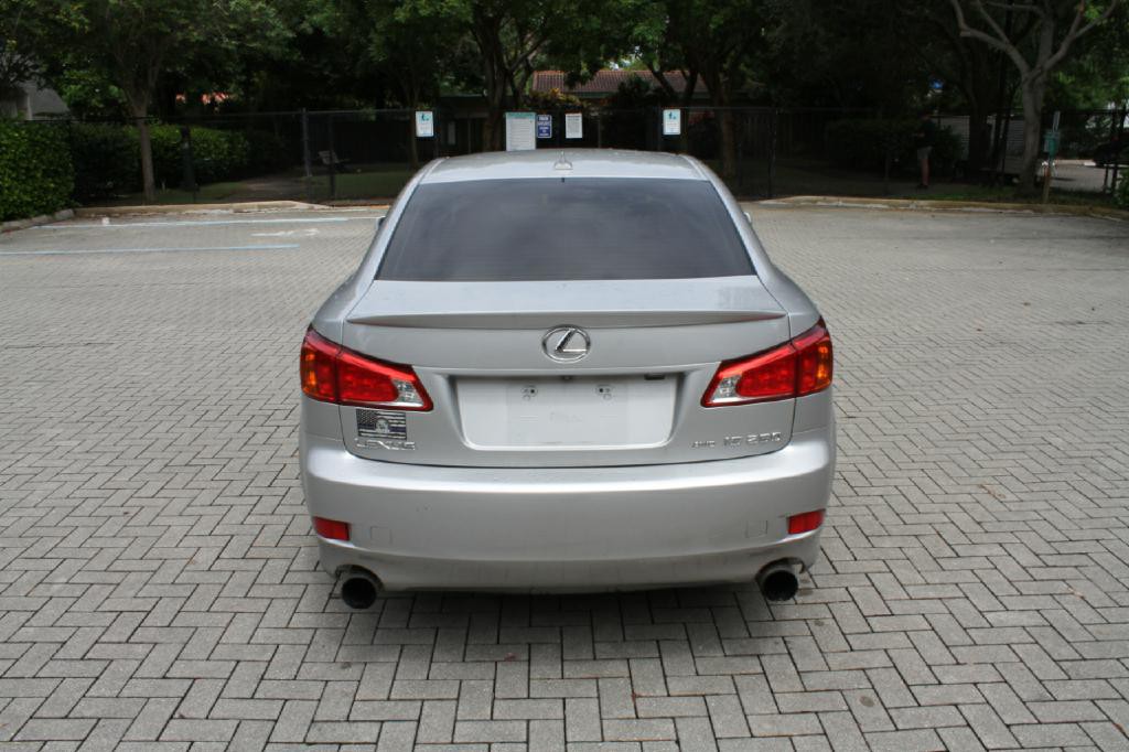 2010 Lexus IS Image 7