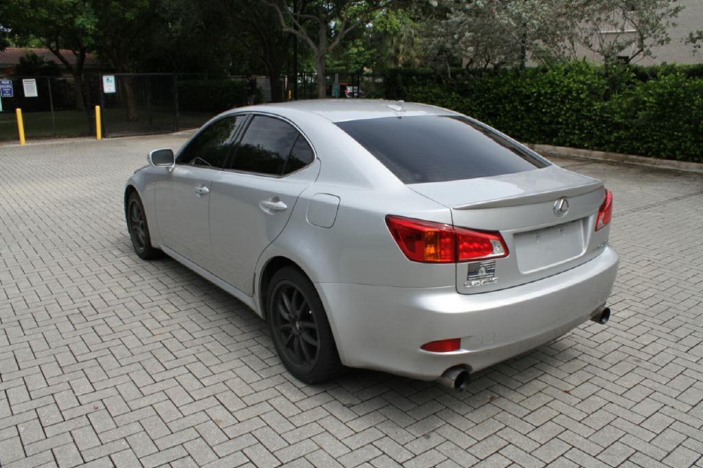 2010 Lexus IS Image 8