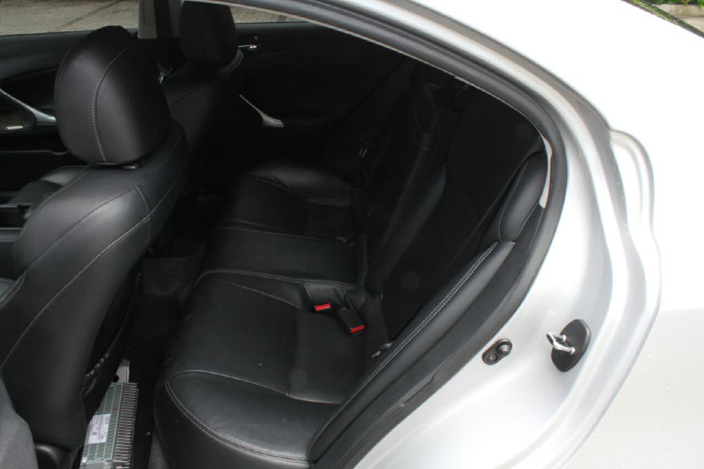 2010 Lexus IS Image 10