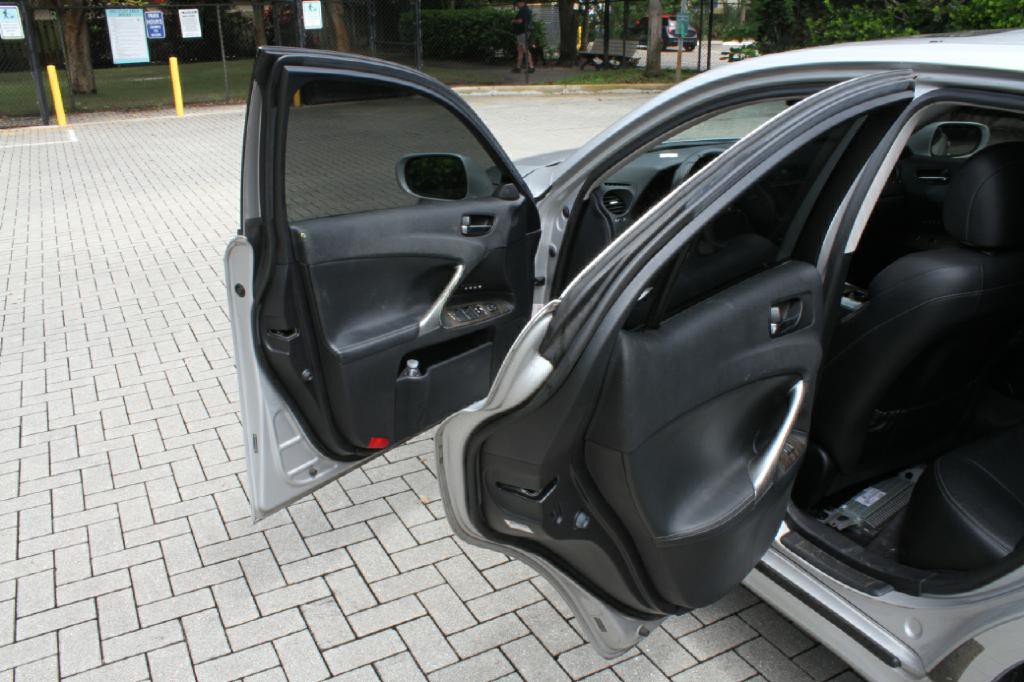 2010 Lexus IS Image 11