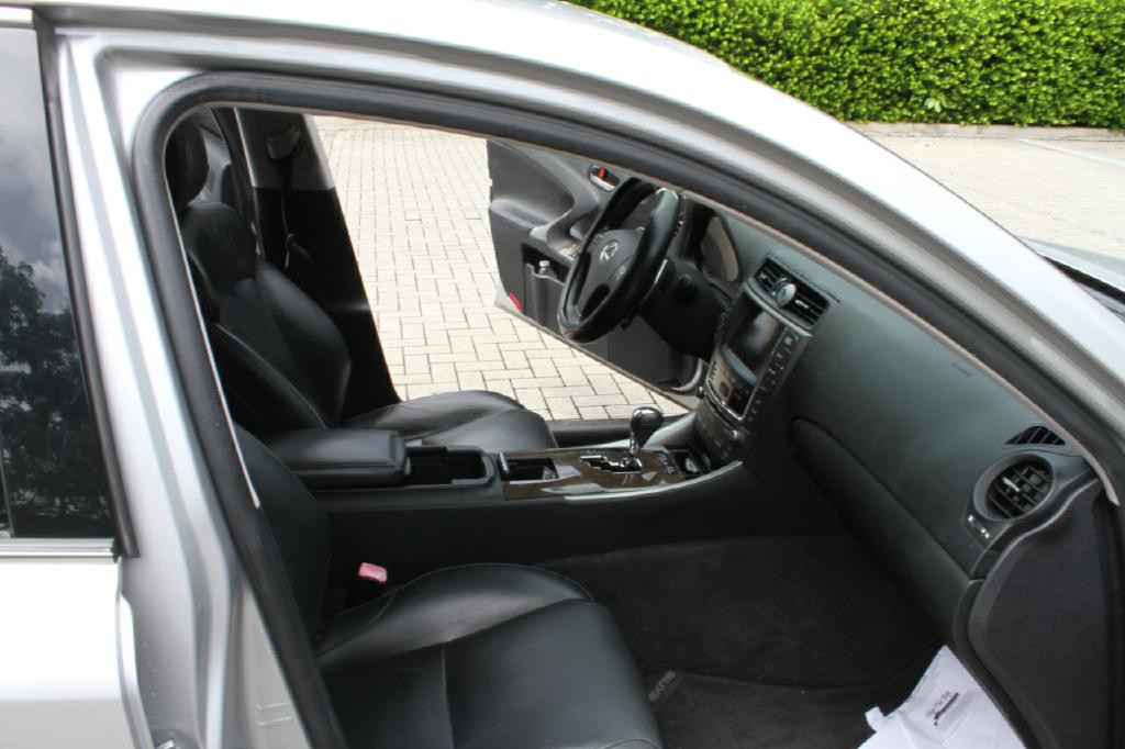 2010 Lexus IS Image 13