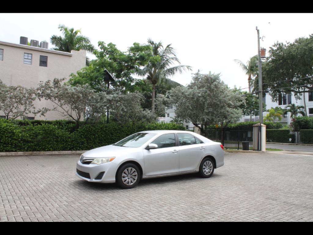 2012 Toyota Camry Image 1
