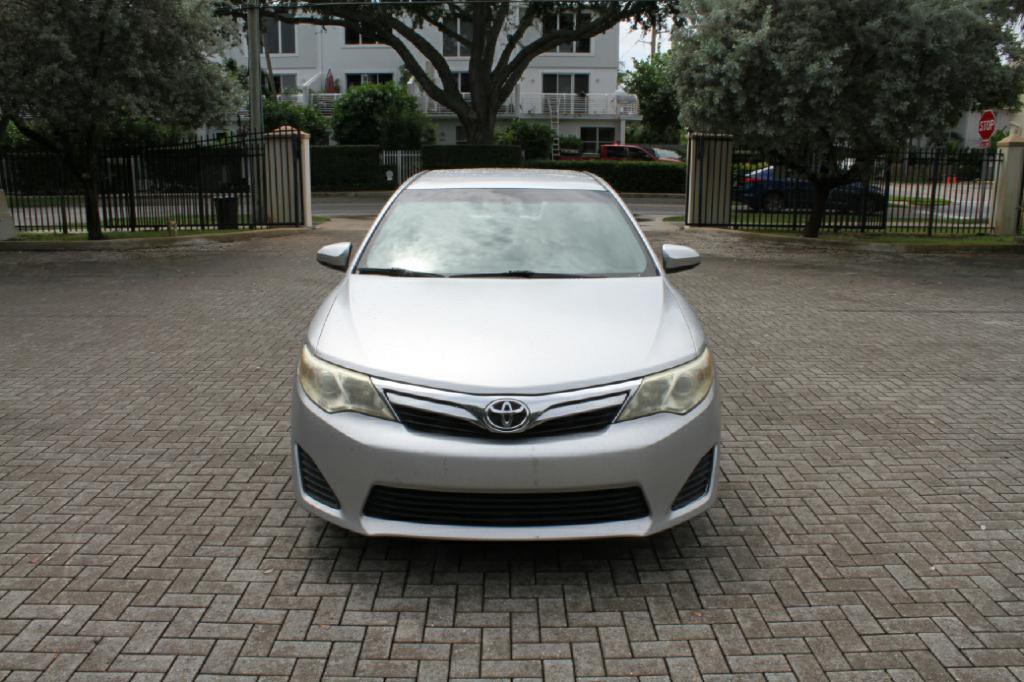 2012 Toyota Camry Image 3