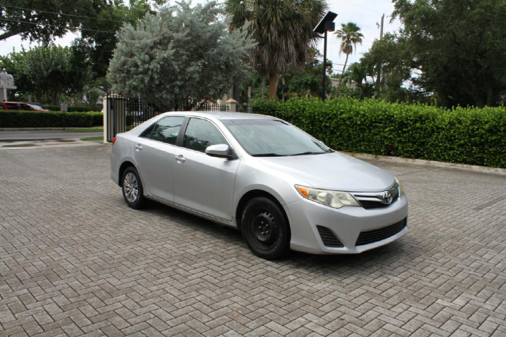 2012 Toyota Camry Image 4