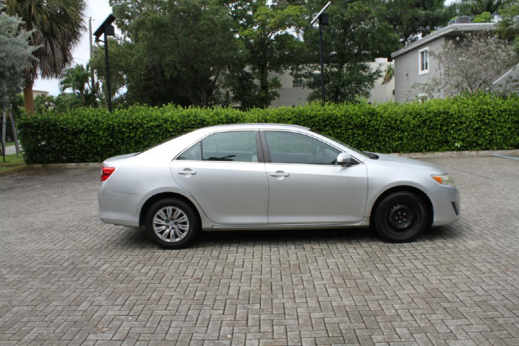 2012 Toyota Camry Image 5