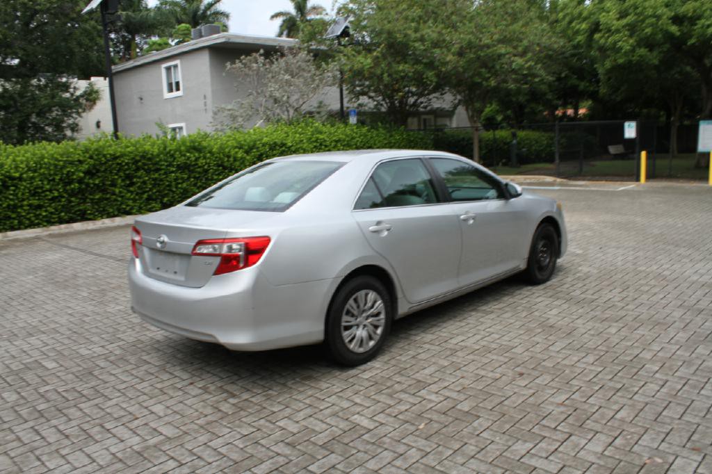 2012 Toyota Camry Image 6
