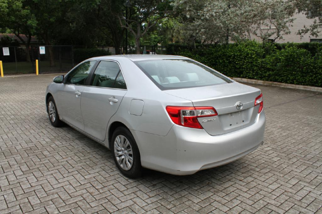 2012 Toyota Camry Image 8