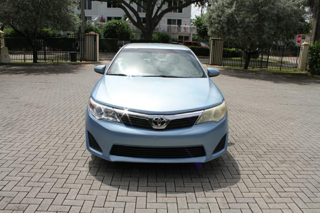 2012 Toyota Camry Image 3