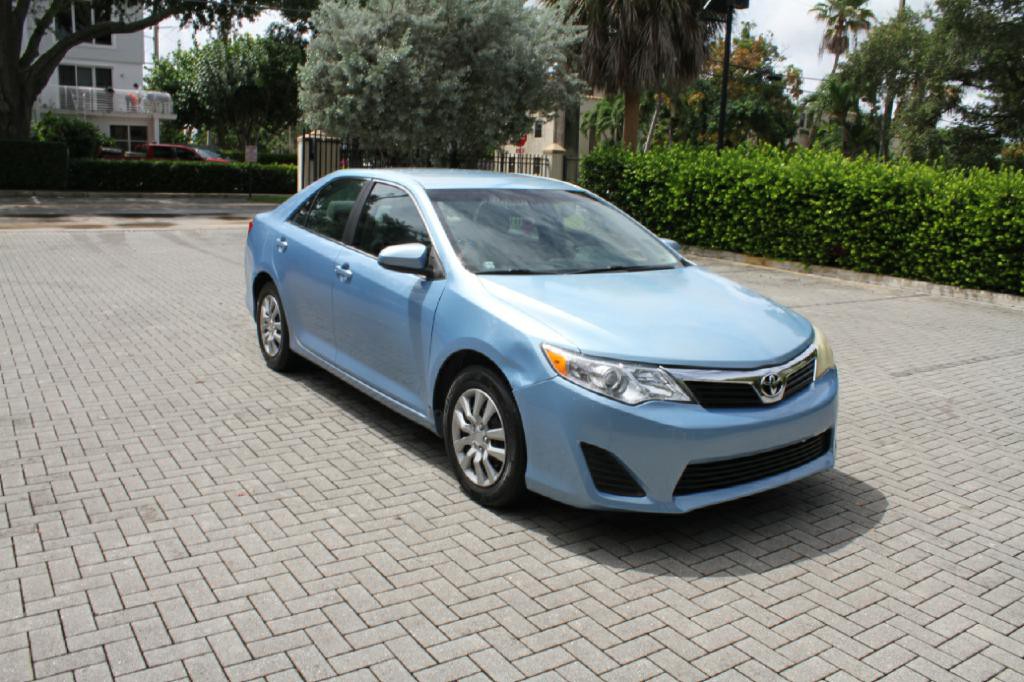 2012 Toyota Camry Image 4