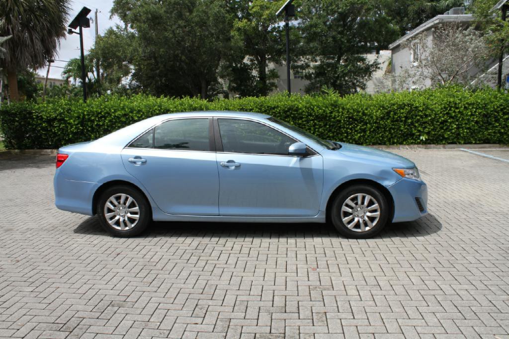 2012 Toyota Camry Image 5