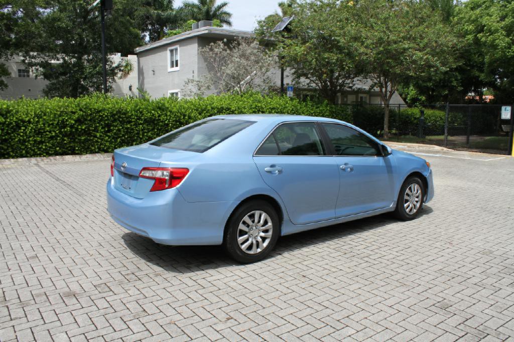 2012 Toyota Camry Image 6