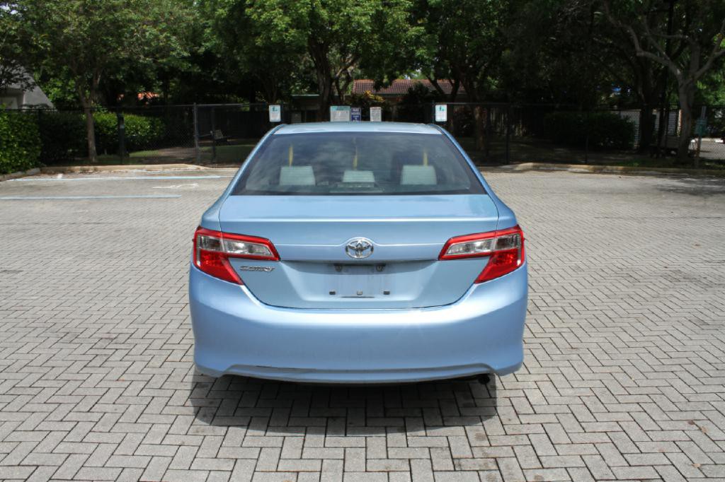 2012 Toyota Camry Image 7