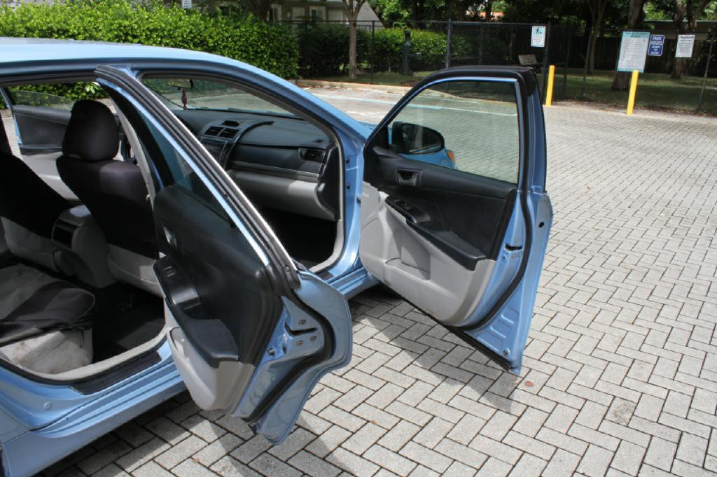 2012 Toyota Camry Image 12