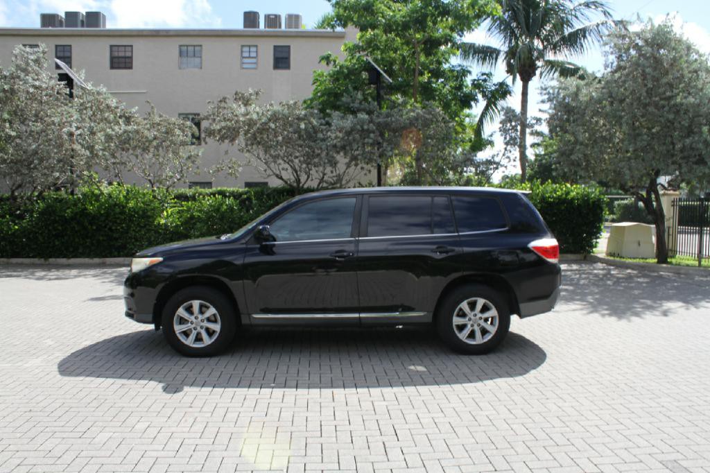 2013 Toyota Highlander Image 2