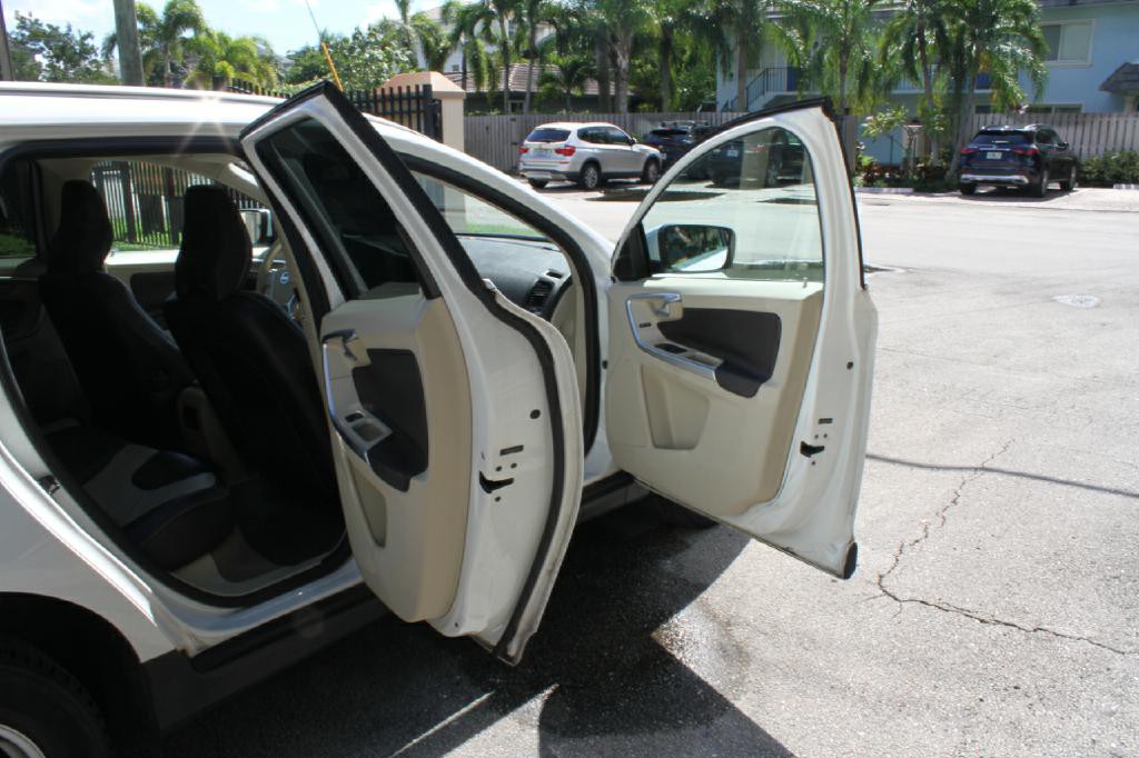 2011 Volvo XC60 Image 8