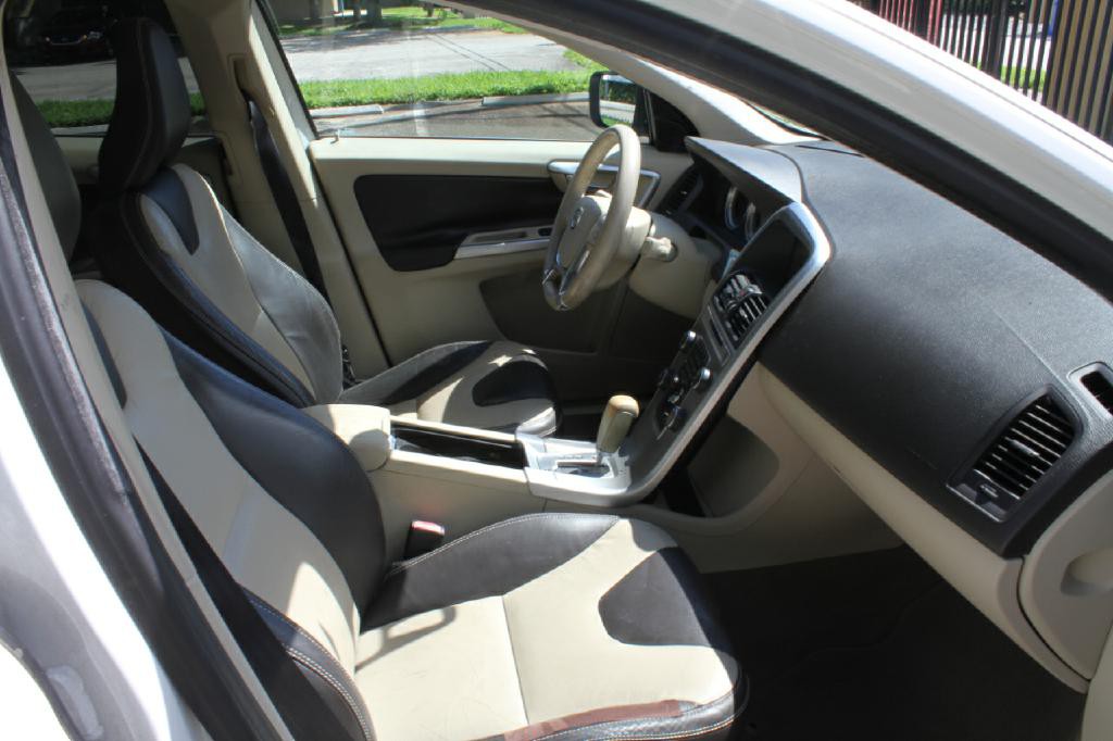 2011 Volvo XC60 Image 10
