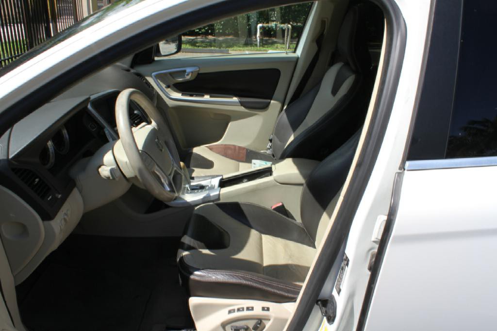 2011 Volvo XC60 Image 12