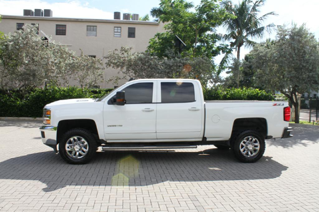 2019 Chevrolet Silverado 1500 Image 2