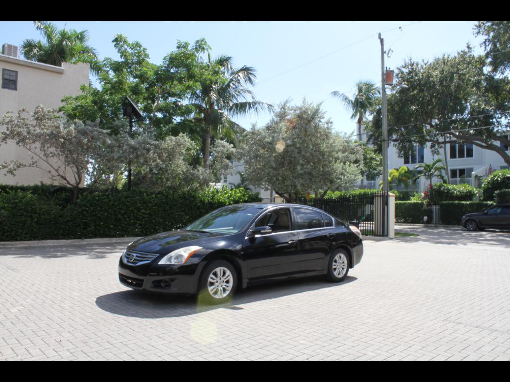 2010 Nissan Altima Image 1