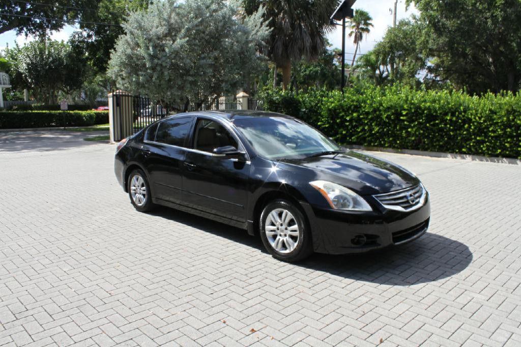 2010 Nissan Altima Image 4