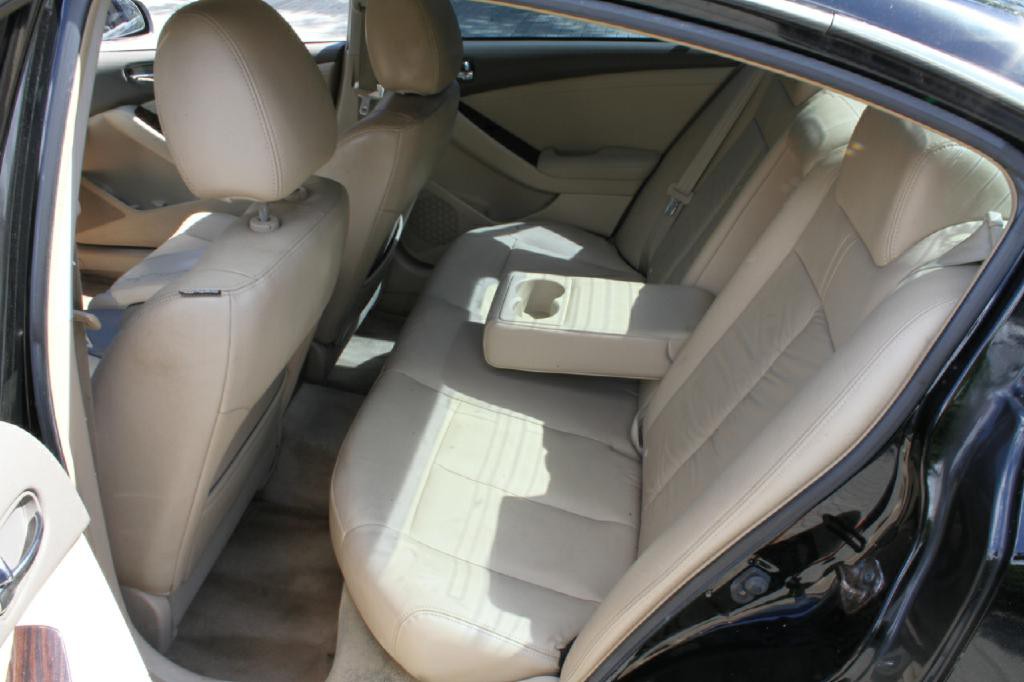 2010 Nissan Altima Image 9