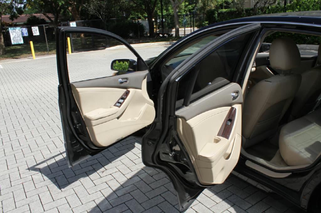 2010 Nissan Altima Image 10