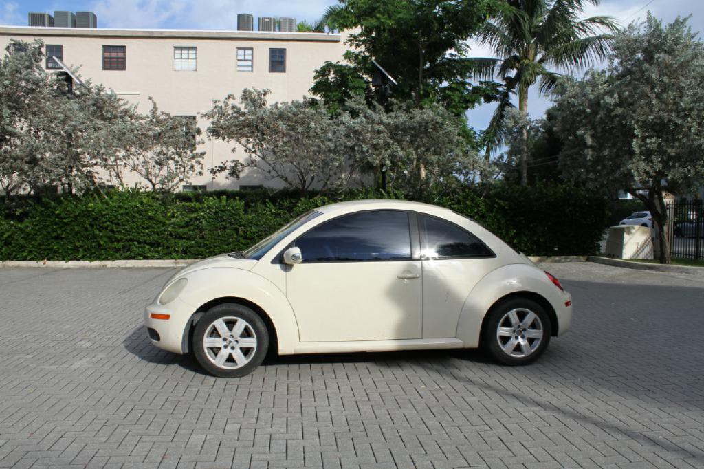 2007 Volkswagen Beetle Image 2