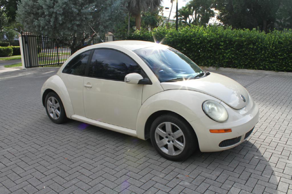 2007 Volkswagen Beetle Image 4