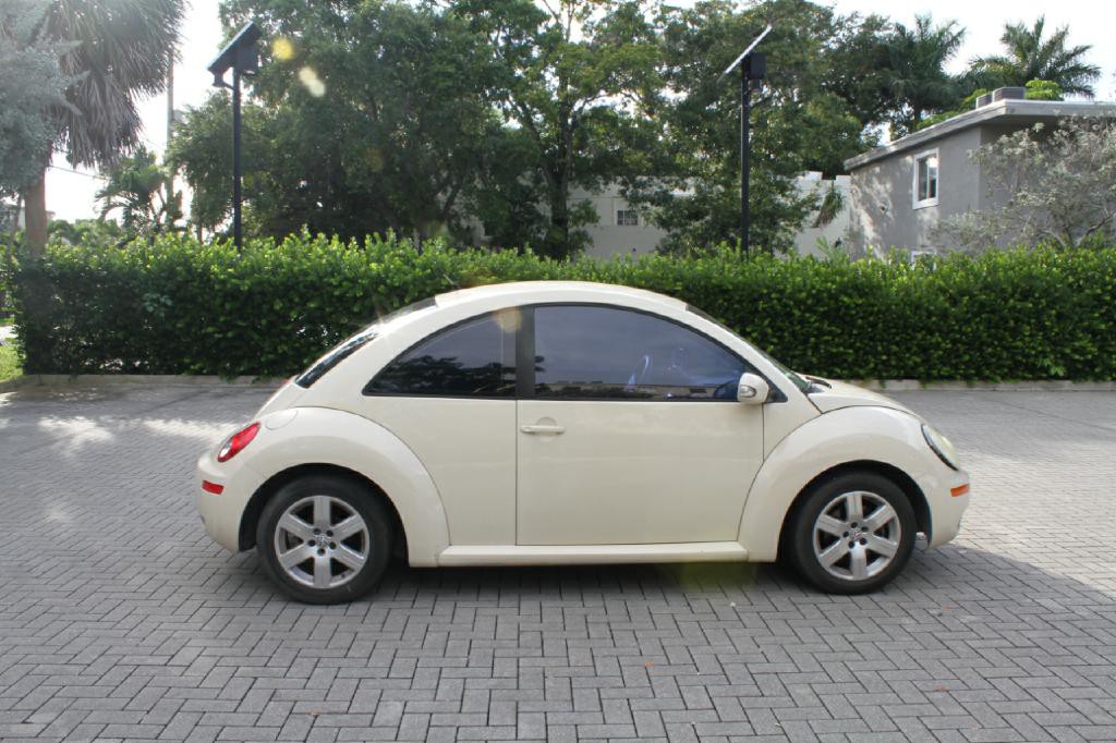 2007 Volkswagen Beetle Image 5