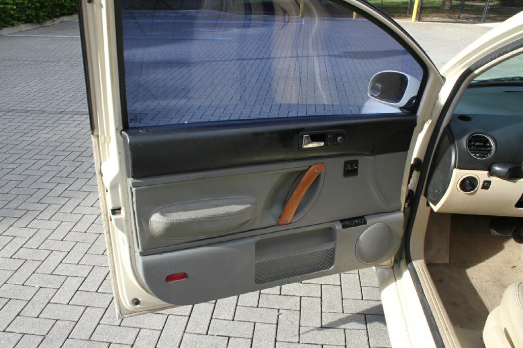 2007 Volkswagen Beetle Image 9