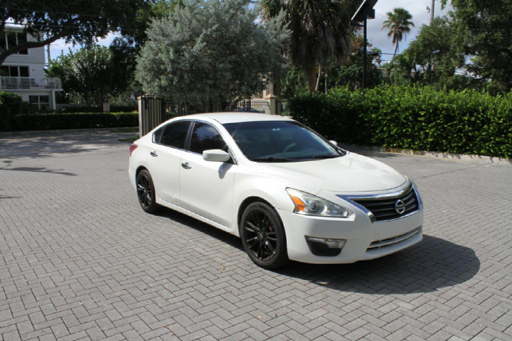 2013 Nissan Altima Image 4