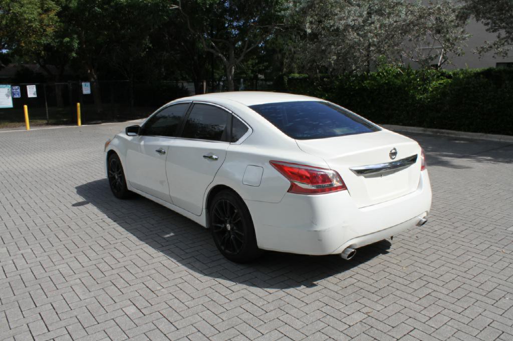 2013 Nissan Altima Image 8