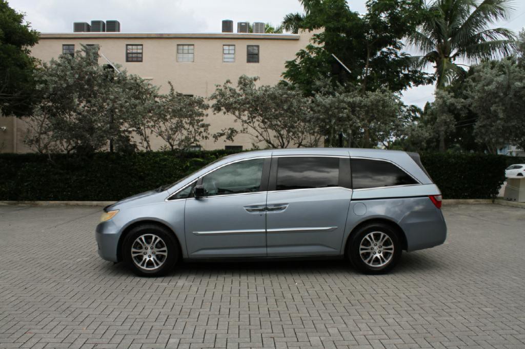 2011 Honda Odyssey Image 2