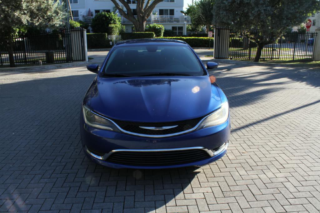 2015 Chrysler 200 Image 3
