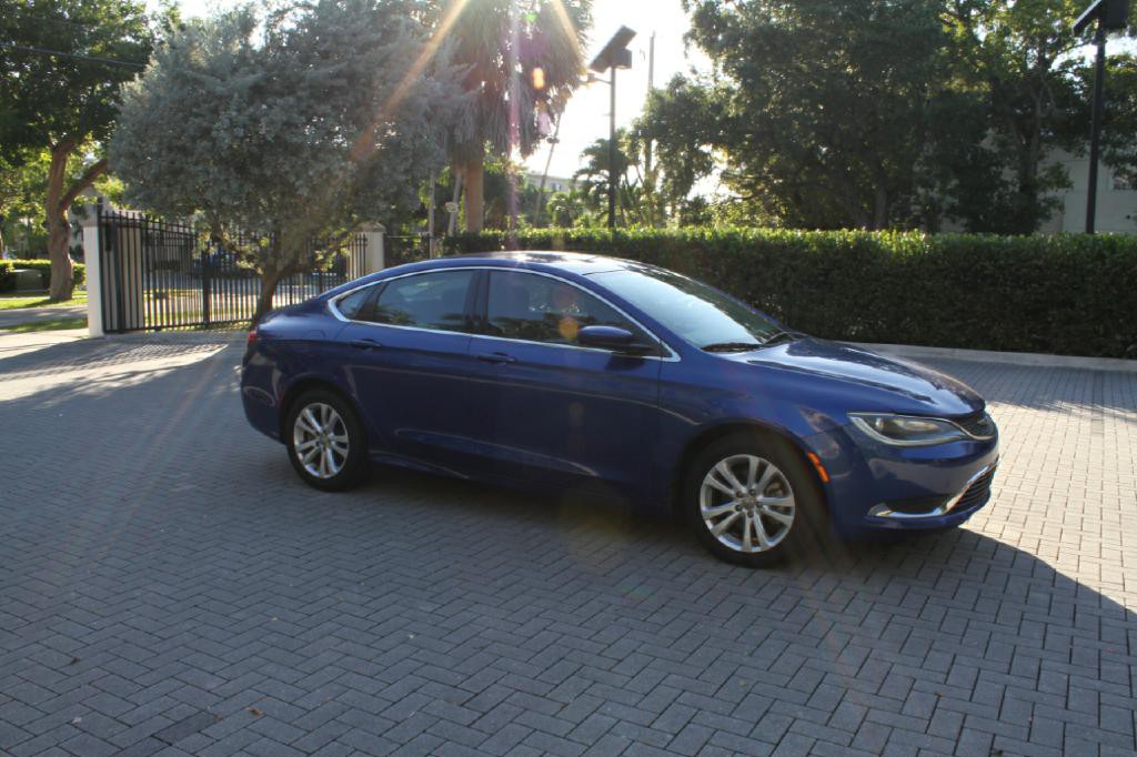 2015 Chrysler 200 Image 4