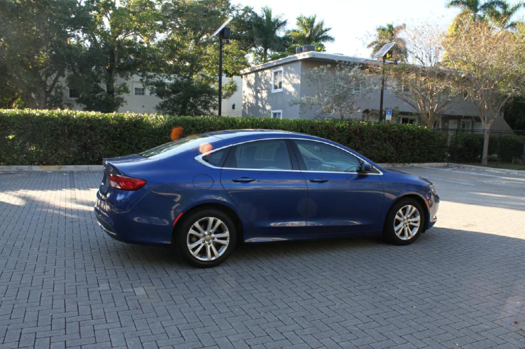 2015 Chrysler 200 Image 5