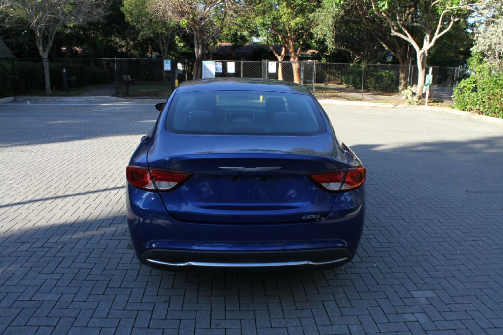 2015 Chrysler 200 Image 6