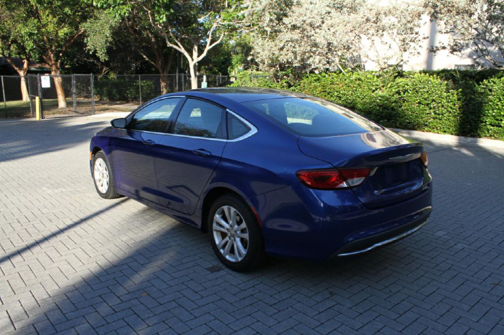 2015 Chrysler 200 Image 7